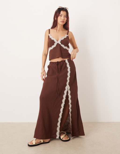 Esmee - Coordinato da spiaggia marrone con dettagli in pizzo color crema