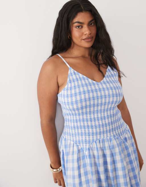 Esmée Curve - Blå og hvid maxi-strandkjole med rynker, sænket talje og gingham-tern, 2 af 4