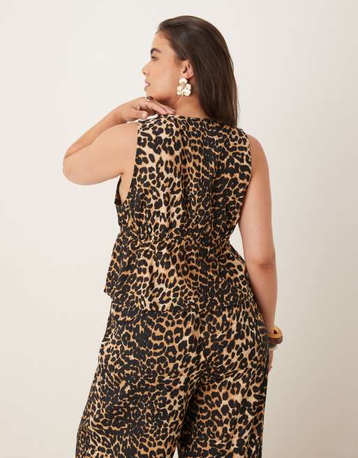 Esmee Curve Exclusive tie front detail beach crop top in leopard - part of a set, 4 of 4