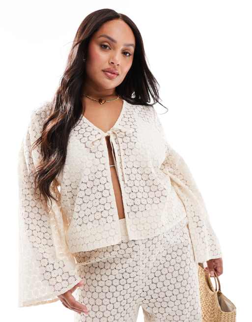Esmée Curve - Exclusives - Gehaakt strandoverhemd met lange mouwen, gestrikte voorkant en textuur in crème, deel van co-ord set