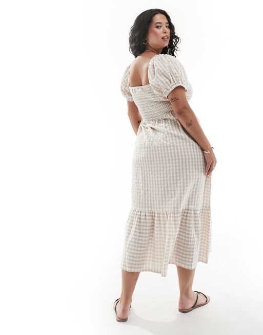 Esmée Curve – Gerafftes Maxi-Strandkleid mit Puffärmeln und Vichy-Karo in Beige und Weiß , 2 von 4