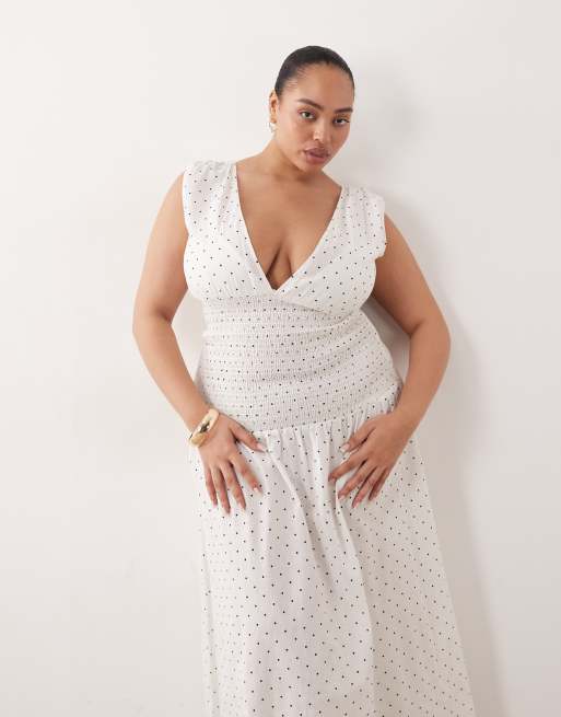 Esmée Curve – Gesmoktes Maxi-Strandkleid in Weiß mit schwarzen Punkten und mittelhoher Taille, 4 von 4