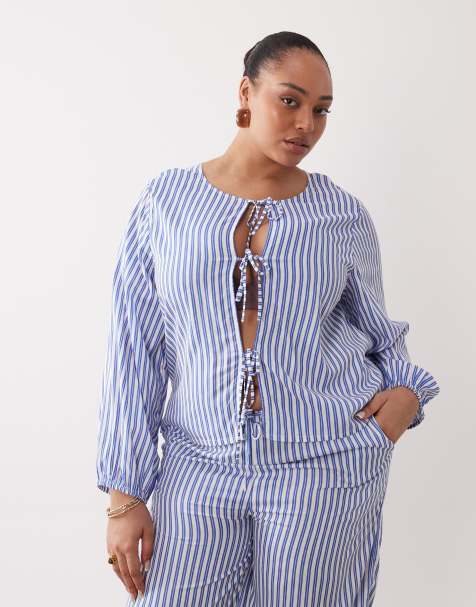 Esmée - Curve - Gestreepte strandtop met gestrikte voorkant en lange mouwen in blauw en wit, deel van co-ord set - view 1