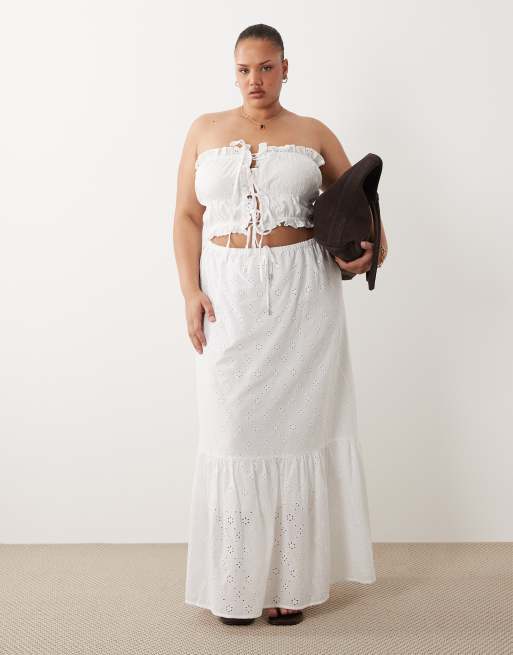 Esmée Curve - Hvidt sæt med maxinederdel med broderie anglaise, 2 af 3