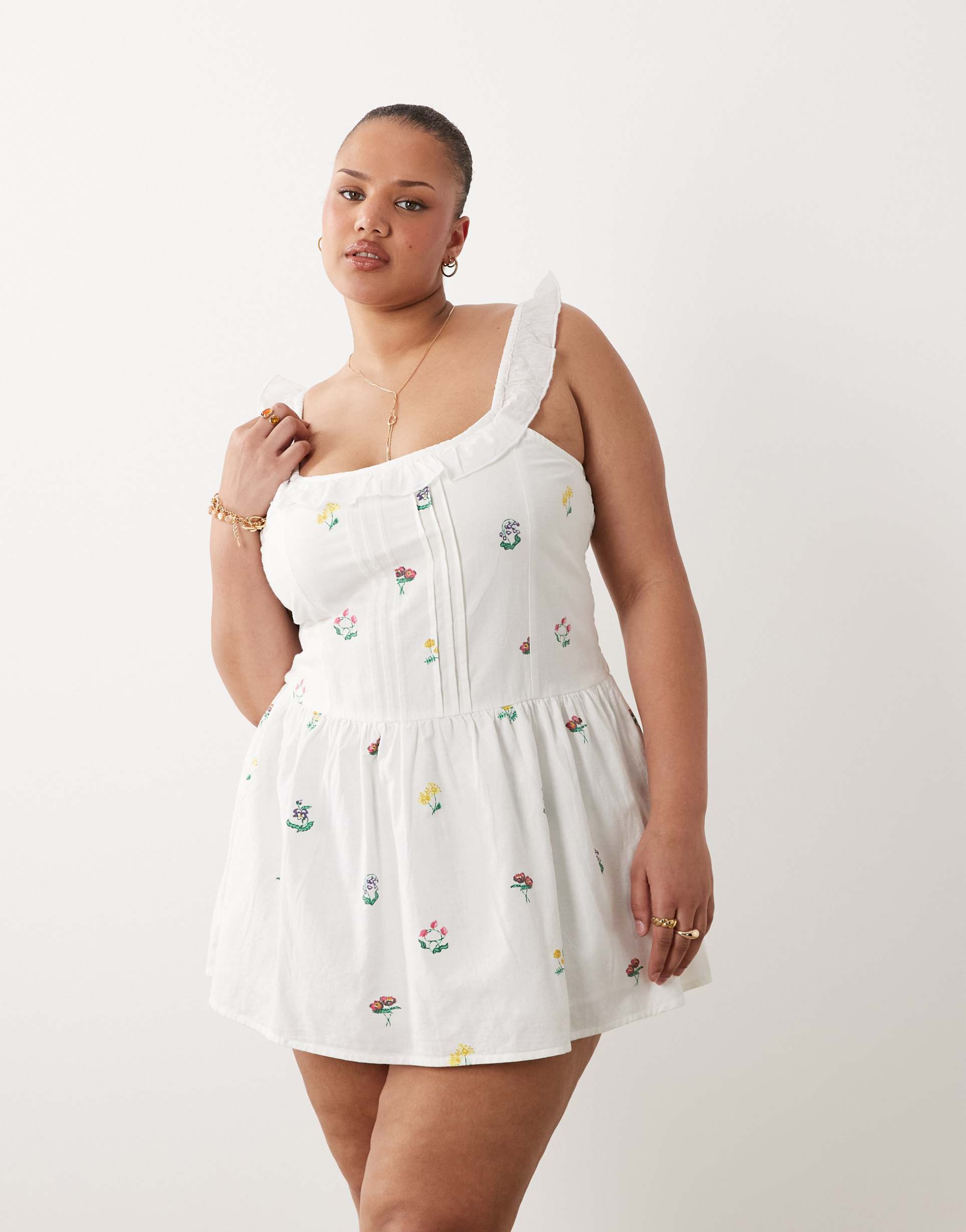 esmée curve mini beach dress in white delicate floral