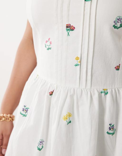 Esmée Curve mini beach dress in white delicate floral, 3 of 4