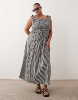 Esmée Curve - Robe de plage longue froncée à carreaux vichy et bretelles nouées - Noir et blanc-Multicolore 56