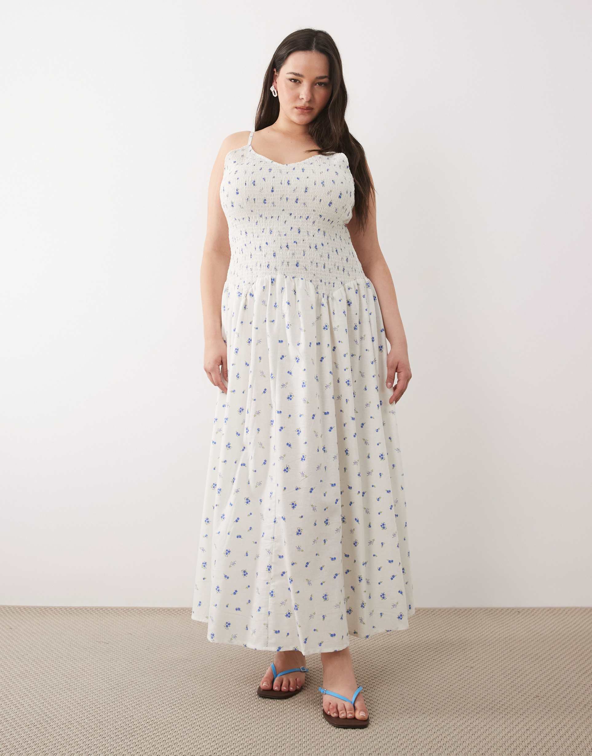 esmée curve shirred drop waist maxi beach dress in blue ditsy floral