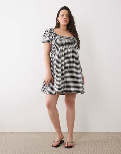 Esmée Curve - Sort og hvid mini-strandkjole med gingham-tern, 3 af 4