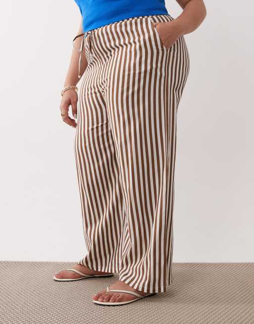 Esmée Curve – Vorne gebundene Strandhose in Braun und Cremeweiß gestreift, 3 von 5