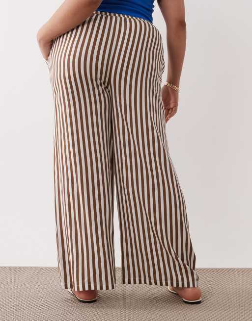 Esmée Curve – Vorne gebundene Strandhose in Braun und Cremeweiß gestreift, 5 von 5