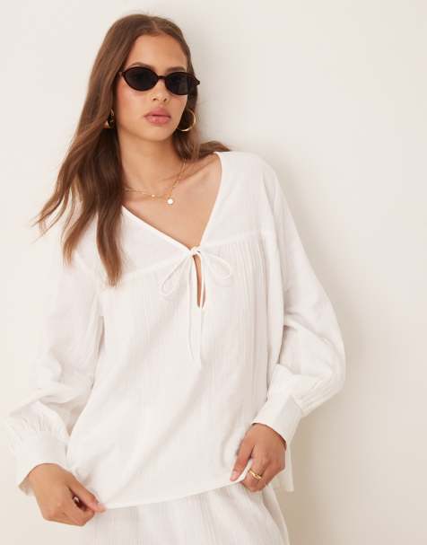 Esmee - Exclusives - Ruimvallende strandtop met lange mouwen en strik aan de voorkant in wit - view 1