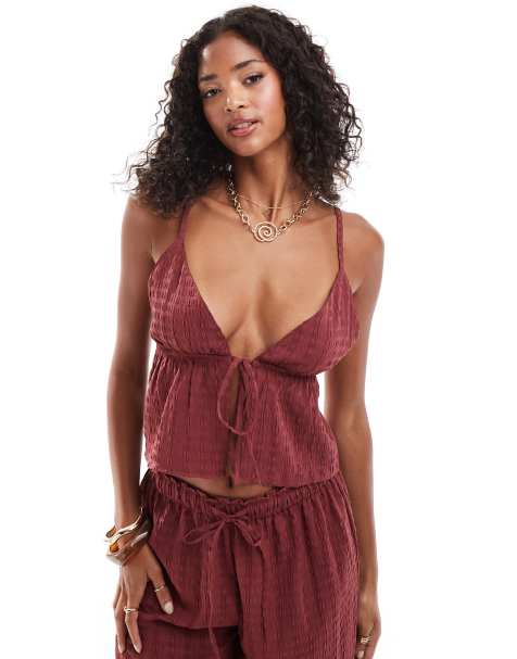Esmee - Exclusives - Strandtop met textuur en gestrikte voorkant in kersenrood, deel van co-ord set - view 1