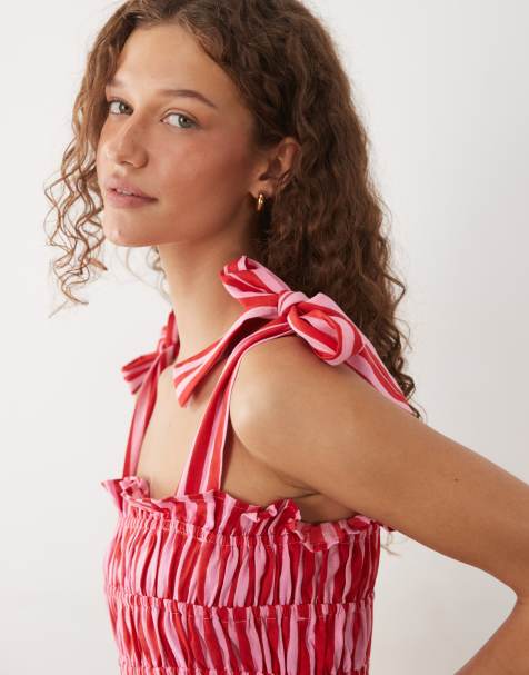Esmee - Gesmokte crop strandtop met gestrikte bandjes in roze en rode strepen, deel van co-ord set - view 1
