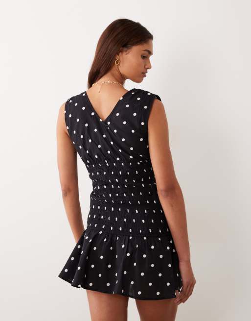 Esmée – Gesmoktes Mini-Strandkleid in Schwarz und Weiß mit Polka Dots und mittelhoher Taille, 2 von 4