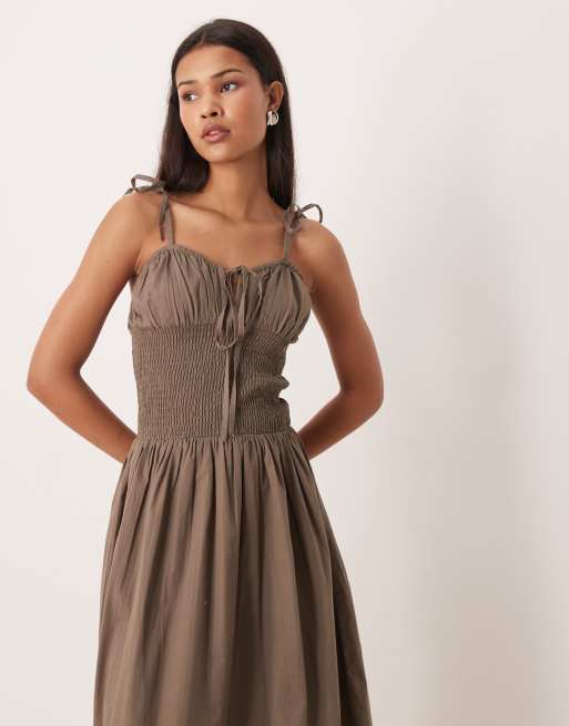 Esmee - Maxi strandjurk met gesmokt detail in bruin, 3 van 4