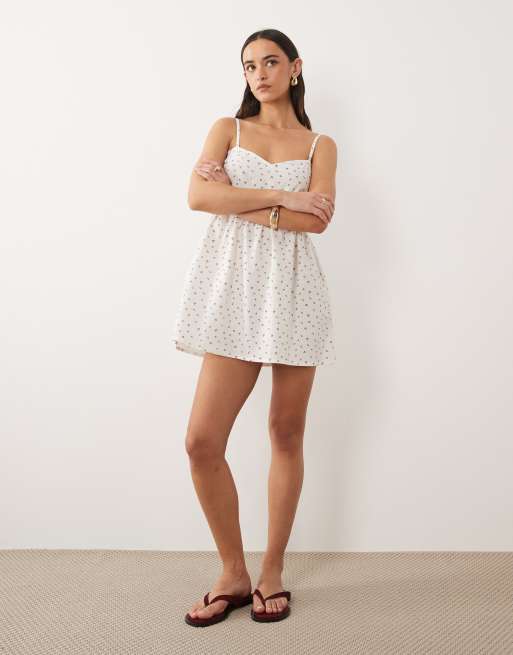 Esmee mini beach dress in white ditsy floral, 3 of 4
