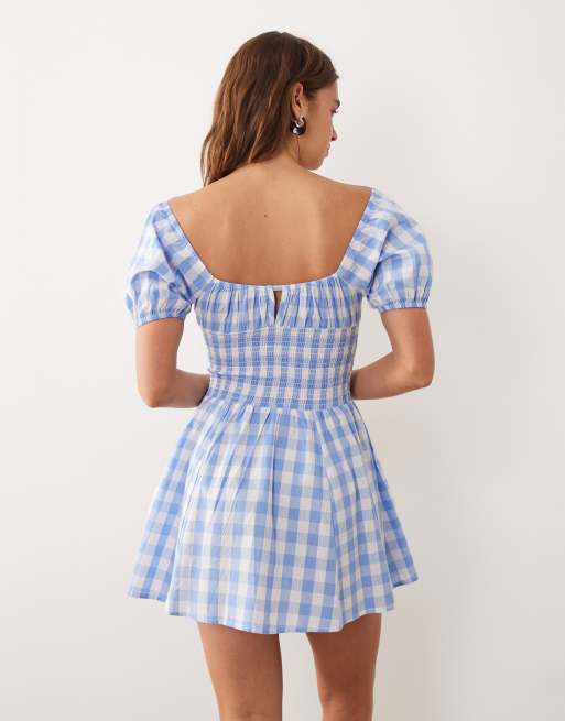 Esmée - Mini-strandkjole med bindebånd foran og pufærmer i blåt og hvidt gingham-print, 4 af 4