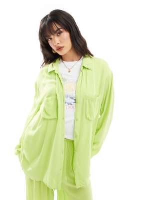 Esmee oversized long sleeve beach shirt co-ord in lime-Green φωτογραφία