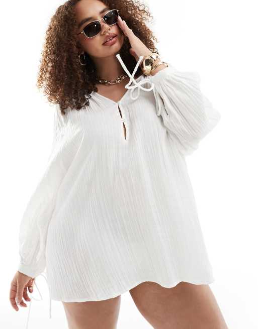 Esmée Plus - Vestito corto da spiaggia bianco a punto smock con laccetti oversize