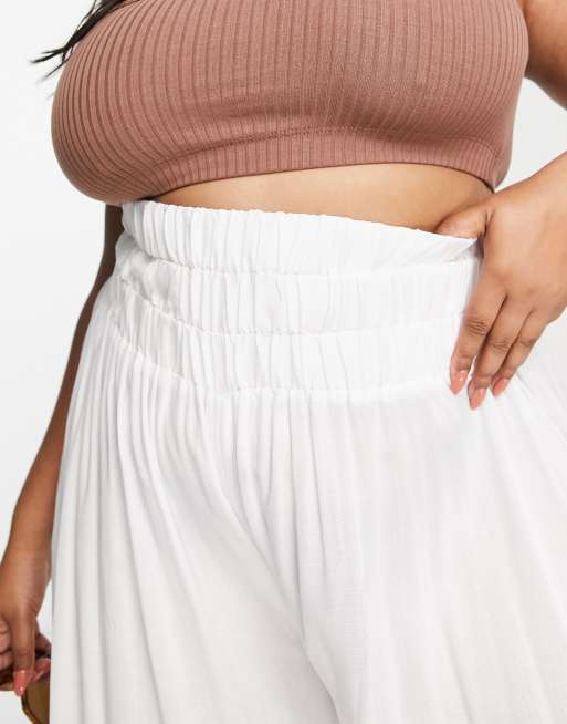 Esmee Plus – Vita smockade strandbyxor med vida ben – Exklusivt hos ASOS, 3 av 4
