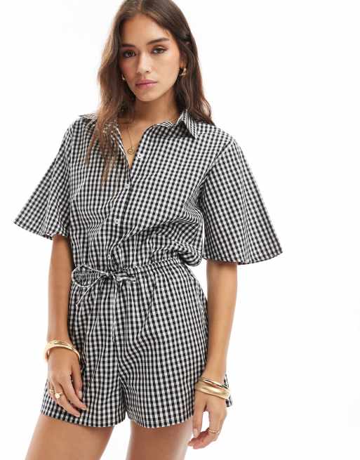 Esmee - Strand-playsuit med sorte og hvide ginghamtern