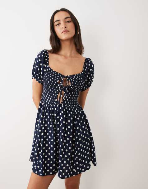 Esmée - Vestito da mare corto blu navy a pois con maniche a sbuffo e allacciatura sul davanti - view 1