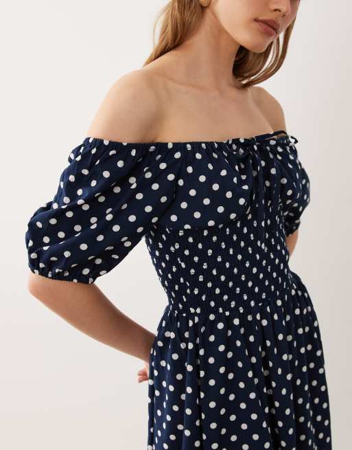 Esmée - Vestito da mare lungo blu navy a pois con maniche a sbuffo e allacciatura sul davanti, 3 di 4