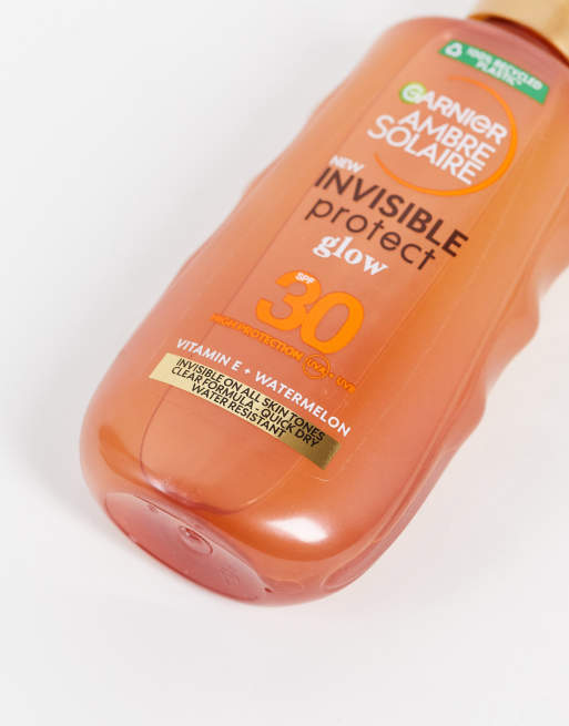 Espray solar transparente iluminador con FPS 30 Invisible Protect Glow de 150 ml de Garnier Ambre Solaire, 4 de 4