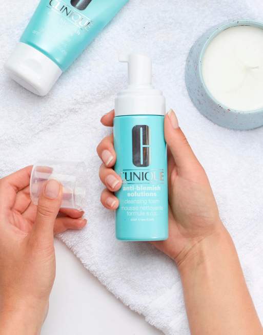 Espuma limpiadora Anti Blemish Solutions de 125 ml de Clinique, 2 de 4