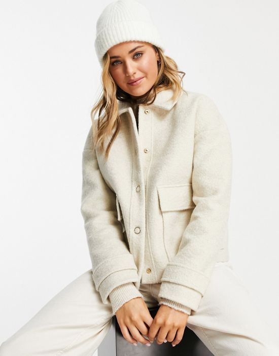 https://images.asos-media.com/products/ever-new-borg-jacket-with-oversized-pockets-in-cream/200987670-4?$n_550w$&wid=550&fit=constrain