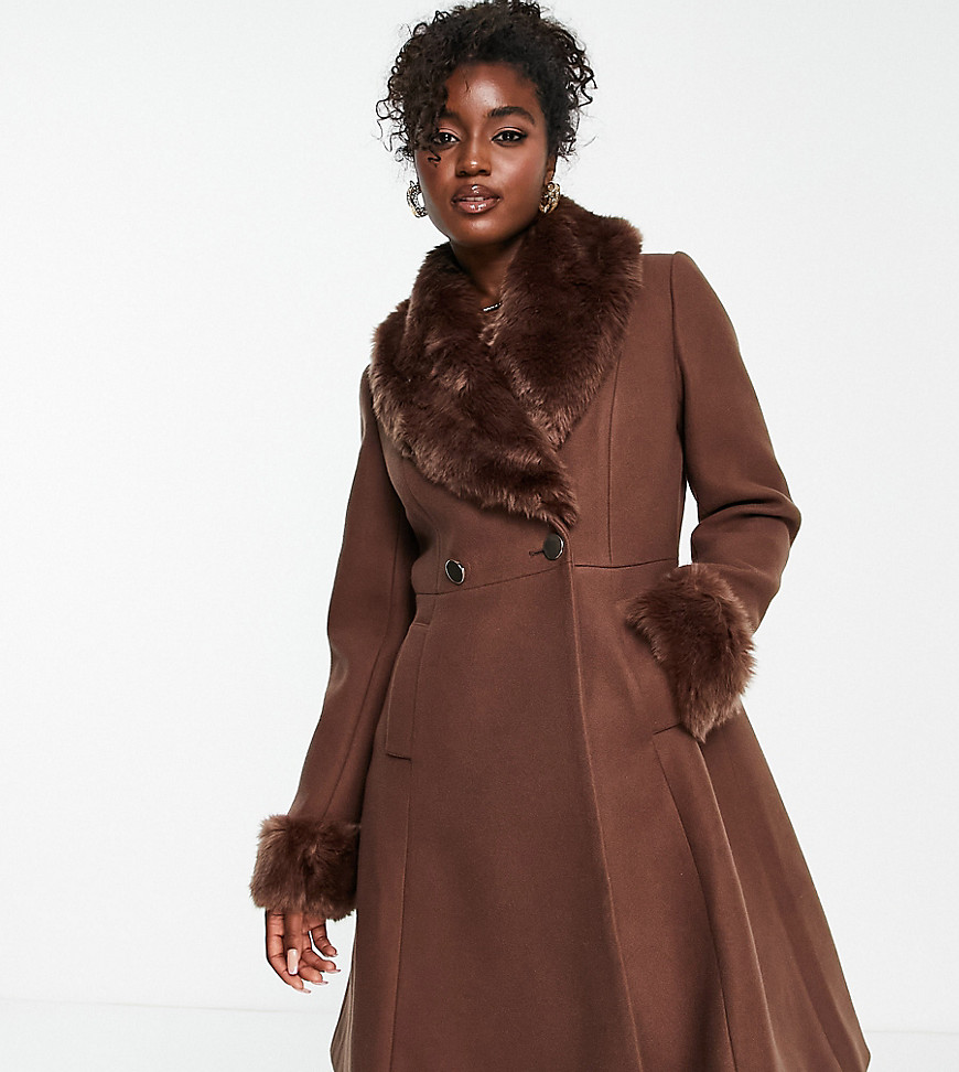 faux fur collar coat with cuffs in chocolate-Brown