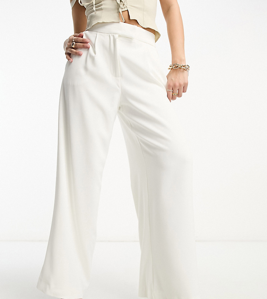 tailored wide leg pants in ivory-White