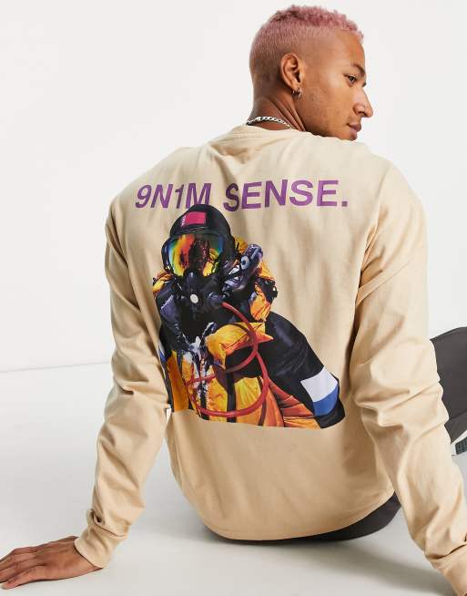 Exclusivité ASOS - 9N1M SENSE - T-shirt manches longues à imprimé positionné - Beige, 2 de 4