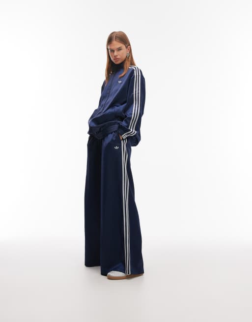 Exclusivité ASOS - adidas Originals - Survêtement en satin pailleté - Bleu marine