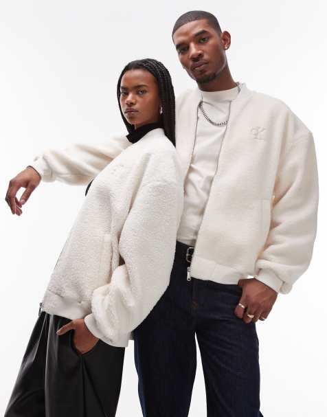 Exclusivité ASOS - Calvin Klein Jeans - Bomber unisexe en imitation peau de mouton - Blanc cassé - view 1