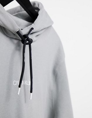  Exclusivité  - Calvin Klein - Sweat à capuche avec logo inversé sur la poitrine - Gris