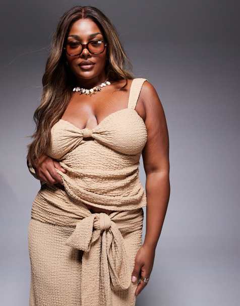 Exclusivité - ASOS DESIGN Curve - Ozzy - Top de plage long et texturé avec détail noué à l'avant - Crème - view 1