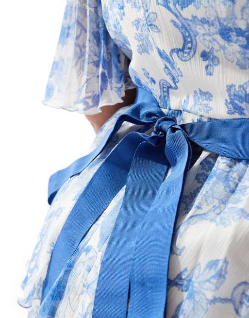 Exclusivité ASOS DESIGN Curve - Robe plissée longue à imprimé fleuri avec jupe volantée et manches kimono - Bleu, 2 de 4