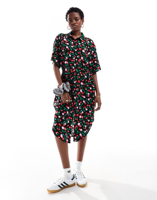 Exclusivite ASOS Monki Robe chemise mi longue avec lien noue a la taille et imprime cerises Noir ASOS