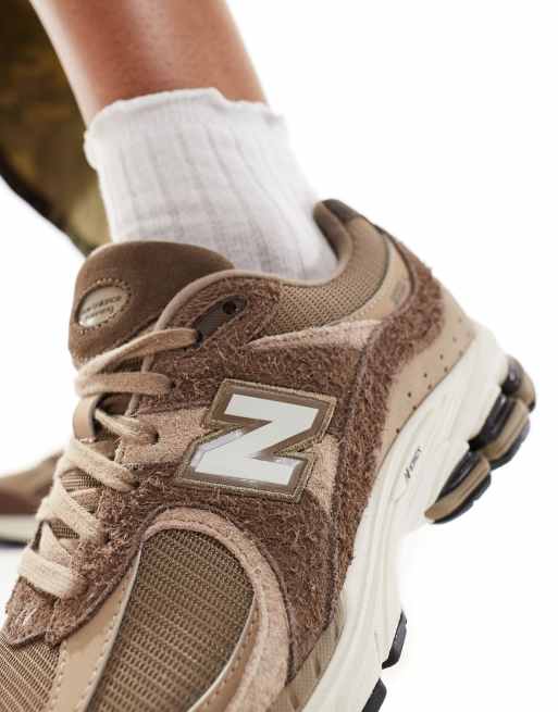 Exclusivite ASOS New Balance 2002 Elements Baskets unisexes Marron