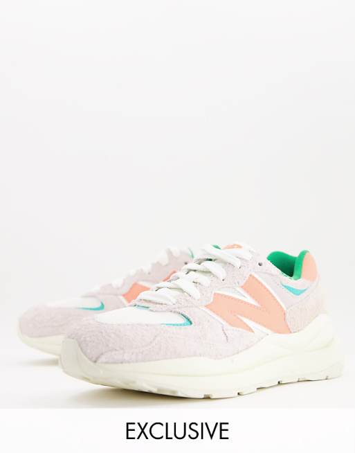 Exclusivité ASOS - New Balance - 57/40 - Baskets - Blanc cassé et corail Exclusivité ASOS - New Balance - 57/40 - Baskets - Blanc cassé et corail