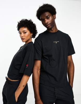 New Balance Part of the Family oversized short sleeve top in black - exclusive to ASOS - ASOS Price Checker
