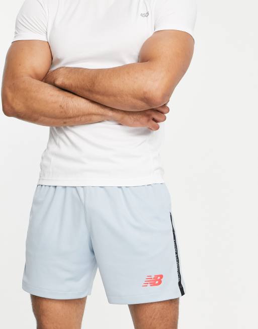 Exclusivité ASOS - New Balance - Short de foot - Bleu et rouge