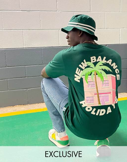 Exclusivité ASOS - New Balance - T-shirt à imprimé palmier dans le dos - Vert