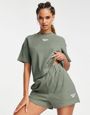 Tops Exclusivité  - Reebok - T-shirt en tissu gaufré - Vert olive