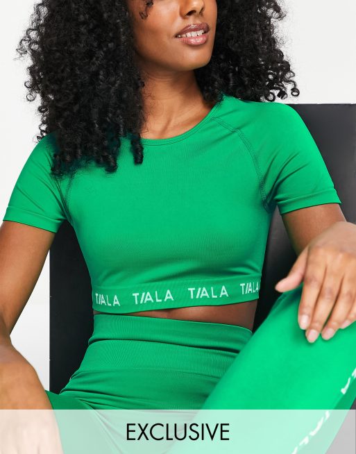 Exclusivité ASOS - Tala - Reform - Crop top griffé sans coutures à manches courtes - Vert 
