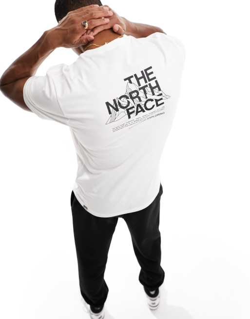 Exclusivité ASOS - The North Face - Mountain Sketch - T-shirt avec imprimé au dos - Blanc