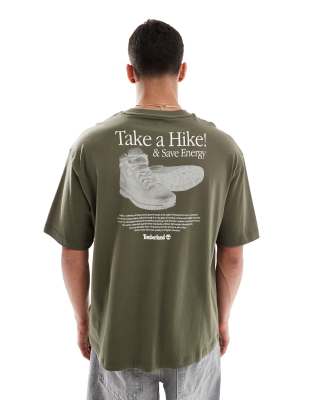 Exclusivité ASOS - Timberland - T-shirt avec imprimé Take a Hike au dos - Vert