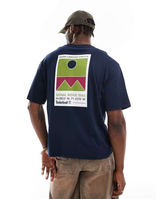 Exclusivité ASOS - Timberland - T-shirt oversize à imprimé montagne géolocalisation - Bleu marine